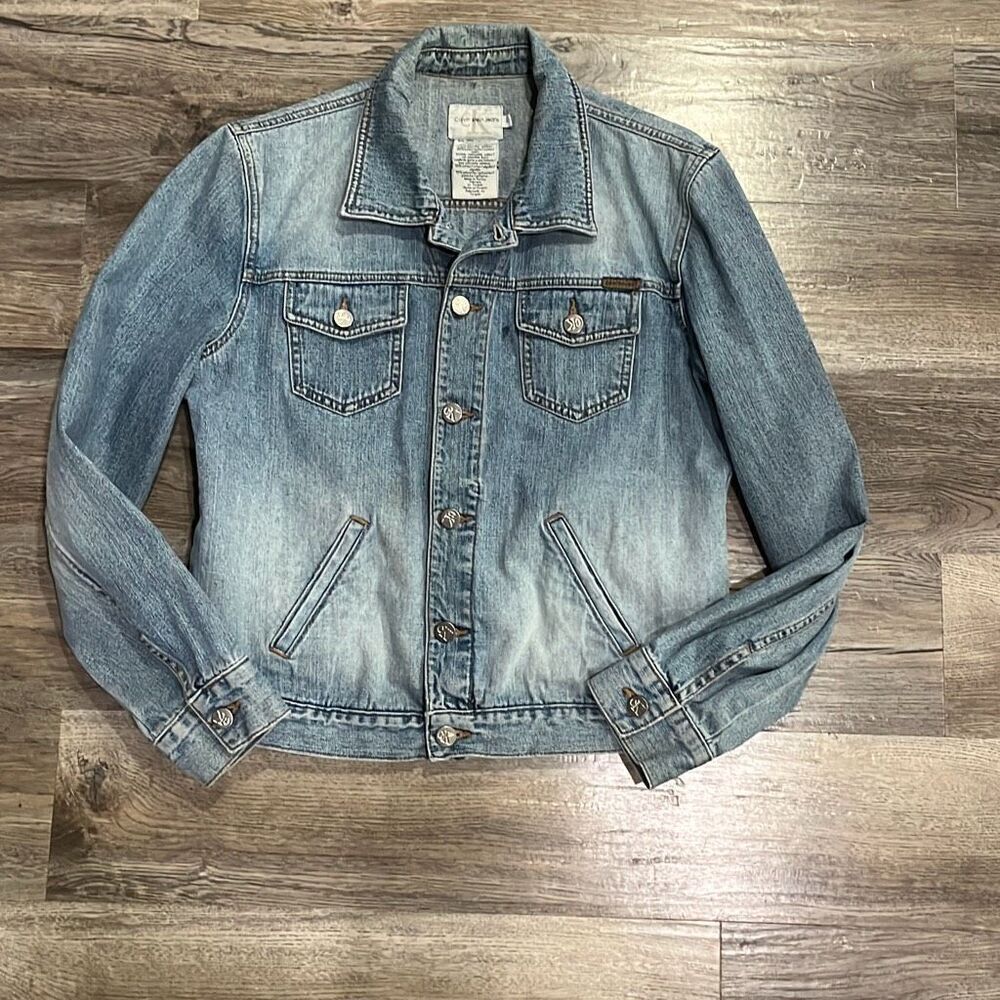 Classic Light Blue Denim Jacket - Women's Casual Trucker